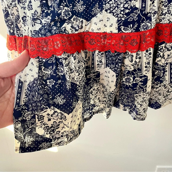 Elegant Blue and White Midi Skirt with Red Accents - Picture 5 of 5